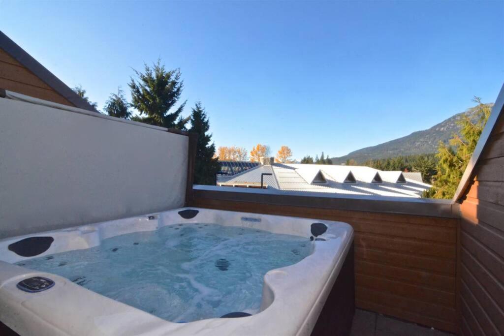 Hearthstone Lodge Loft, Village Centre, Private Hot Tub, Sleeps 6 Γουίστλερ Εξωτερικό φωτογραφία